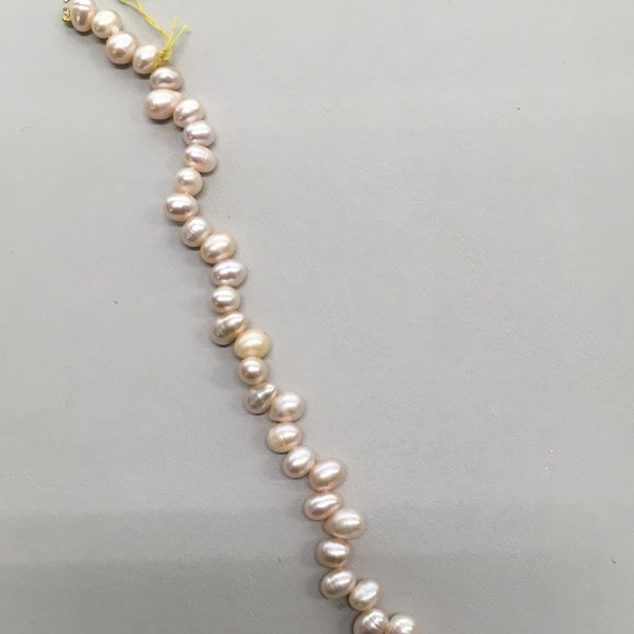 Drop Shaped Pearl w/14k Gold clasp Bracelet - Picture 2 of 2